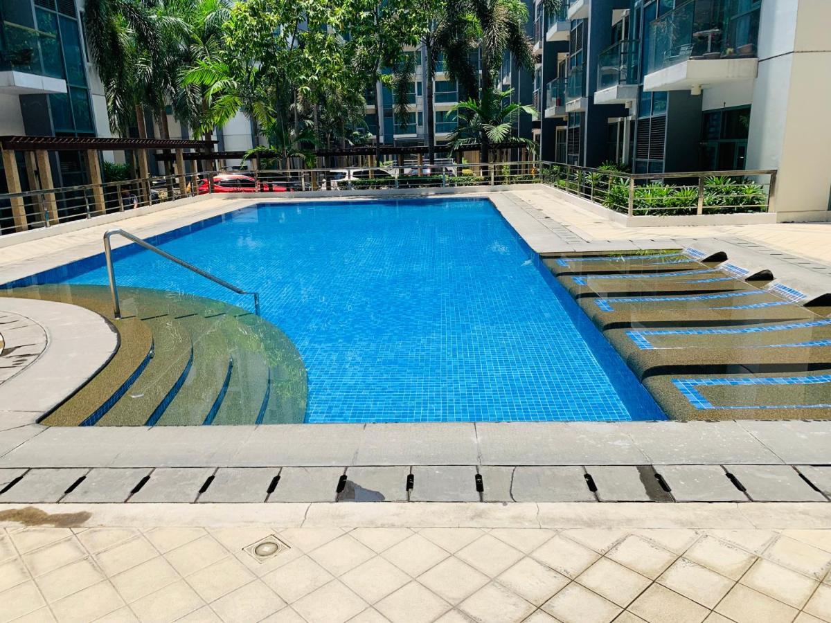 One Palm Tree Villas Condominium - Studio Room With Balcony - Across Terminal 3 Manila Exterior photo